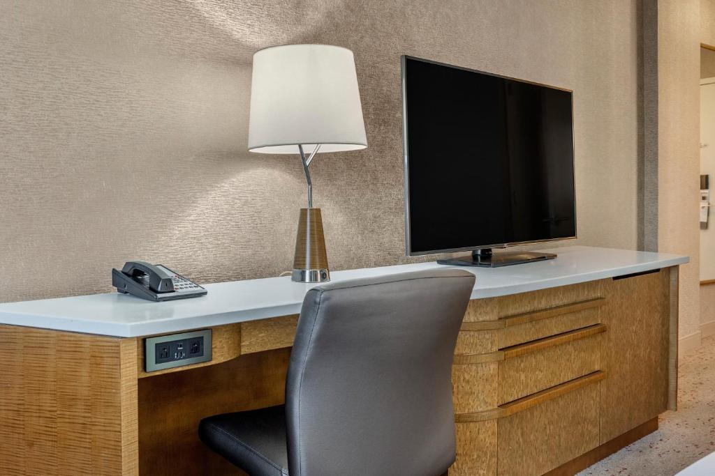 TV a/nebo společenská místnost v ubytování The Westin Fort Lauderdale