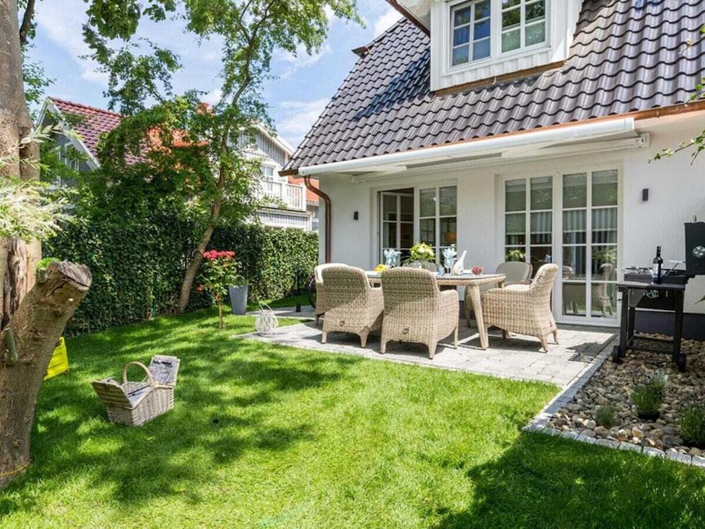 a patio with a table and chairs in a yard at Holiday Home Traumzeit I in Zingst