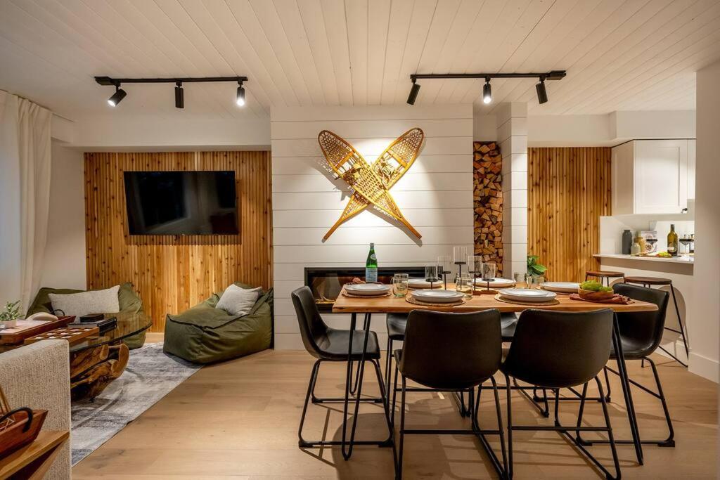 Posezení v ubytování Powder & Pines Luxury Suite
