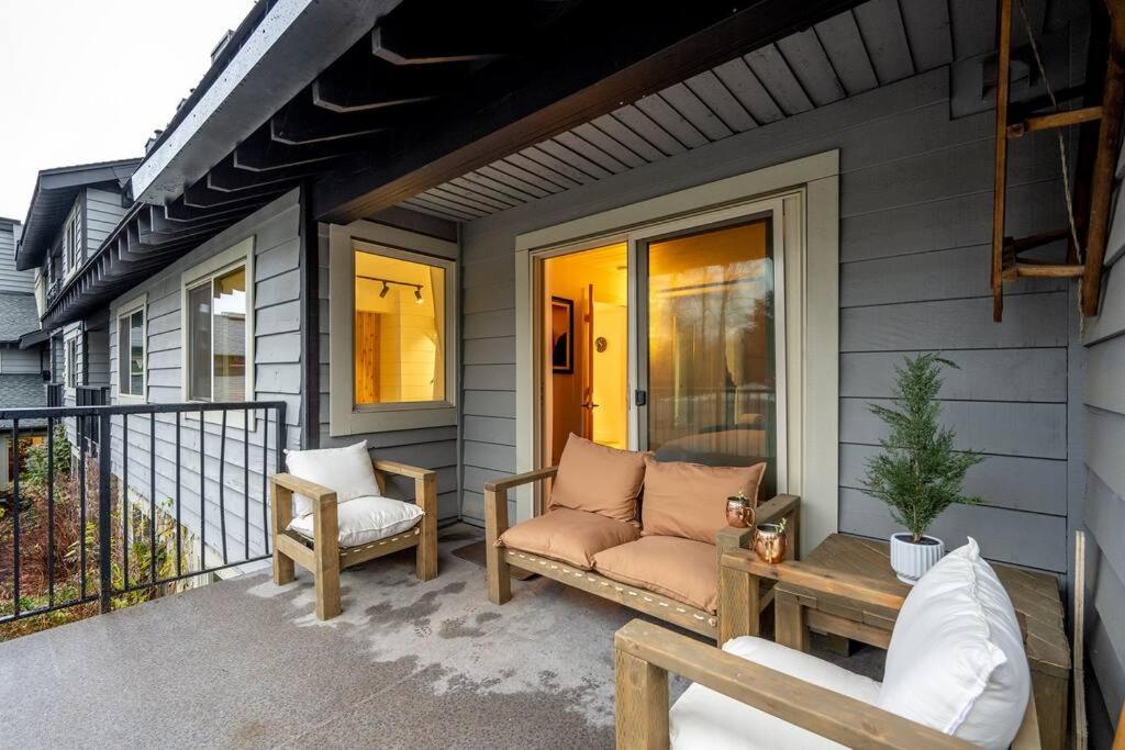 Posezení v ubytování Powder & Pines Luxury Suite
