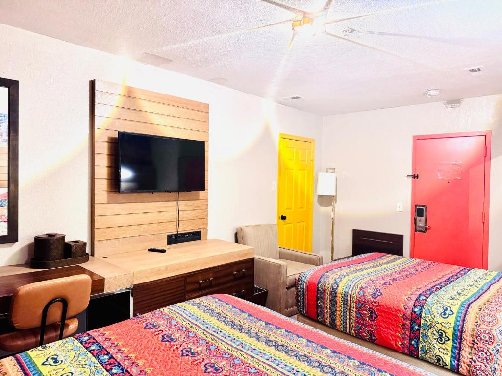 Midtown Inn - Deluxe Double Room