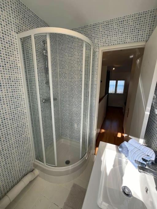 Koupelna v ubytování Le Maxaudant Duplex avec Balcon et Vue sur Mer