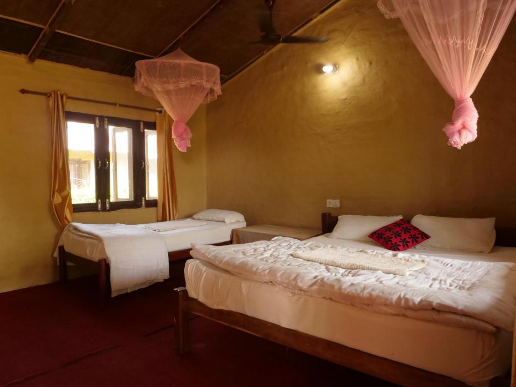 Postel nebo postele na pokoji v ubytování Bardia Jungle Resort