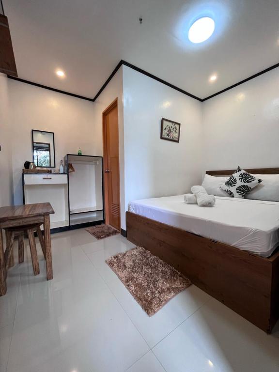 Postel nebo postele na pokoji v ubytování ISLANDERS INN - CORON