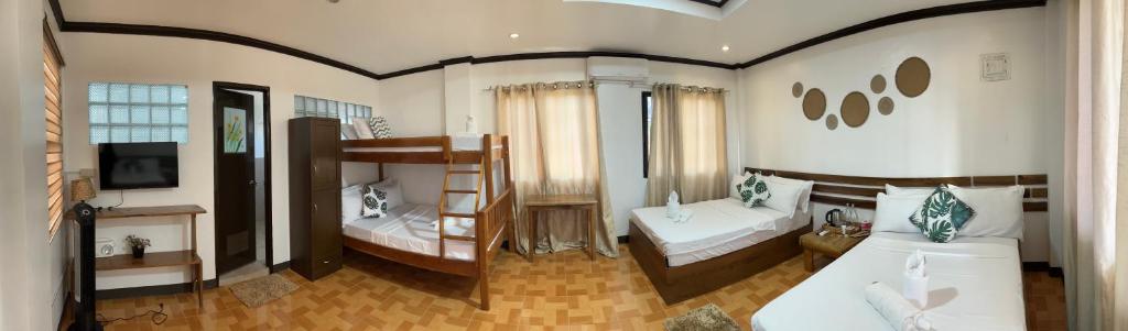 Postel nebo postele na pokoji v ubytování ISLANDERS INN - CORON