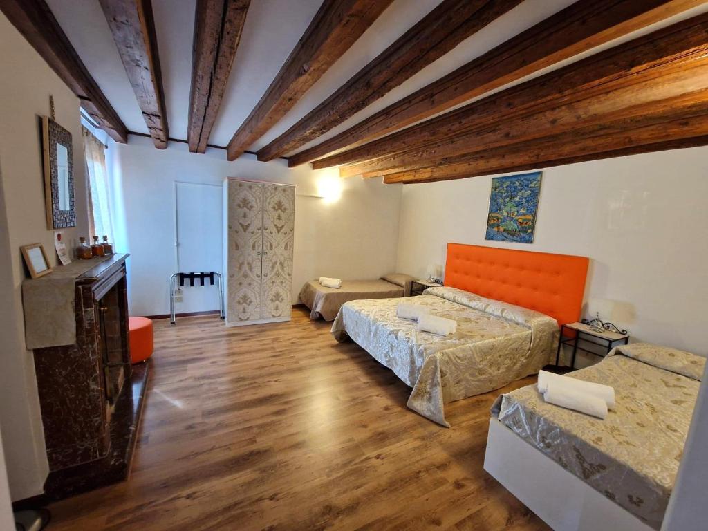 Llit o llits en una habitació de Ca Miracoli