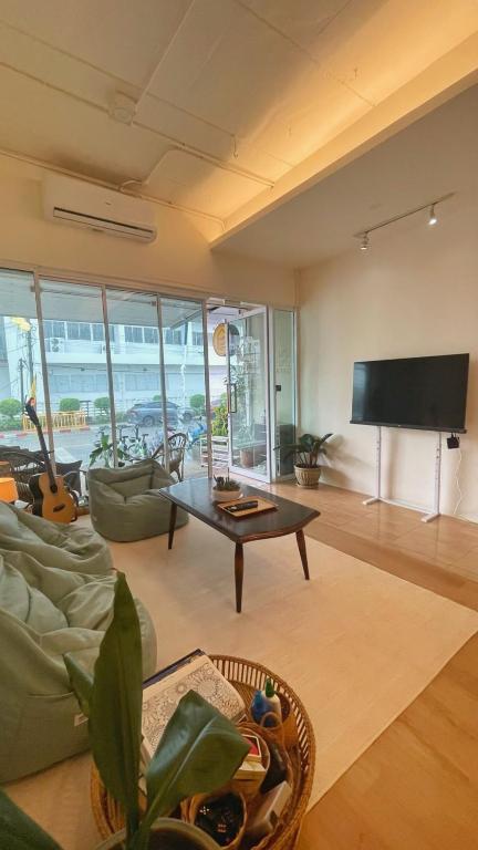 Purr Hostel Feature 3