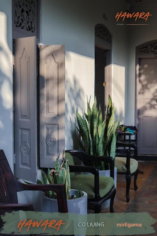 Posezení v ubytování HAWARA CoLiving Midigama