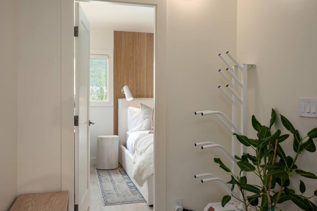 Koupelna v ubytování Skywood-Designer Condo,Steps to Creekside Gondola, Free Parking