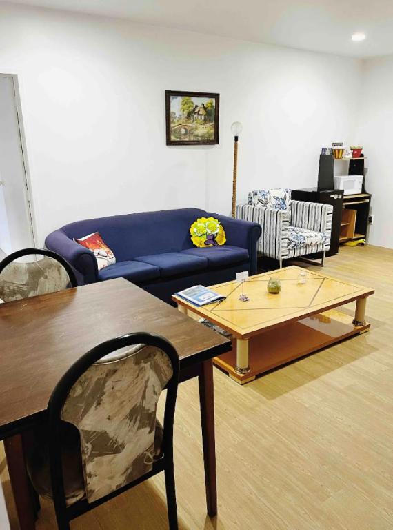 Posezení v ubytování Private guest suite near the airport 1-4 guests