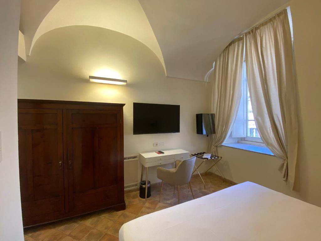 TV a/nebo společenská místnost v ubytování Basilica Hotel
