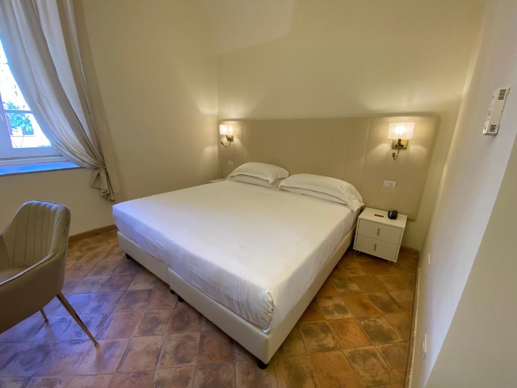 Postel nebo postele na pokoji v ubytování Basilica Hotel