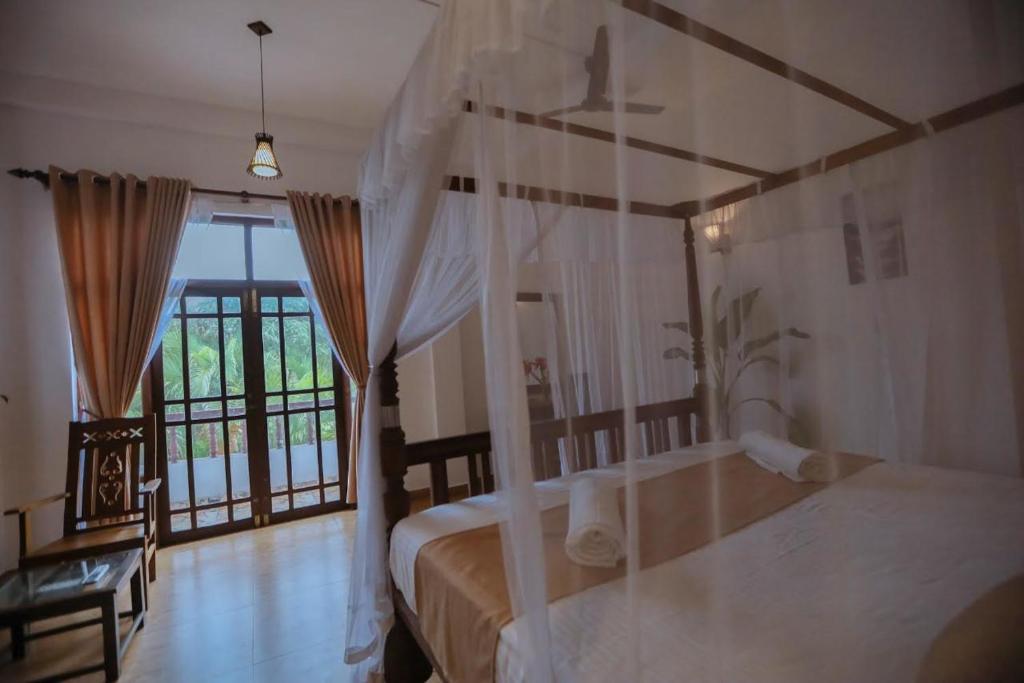 Postel nebo postele na pokoji v ubytování Nibbana Mirissa Hotel