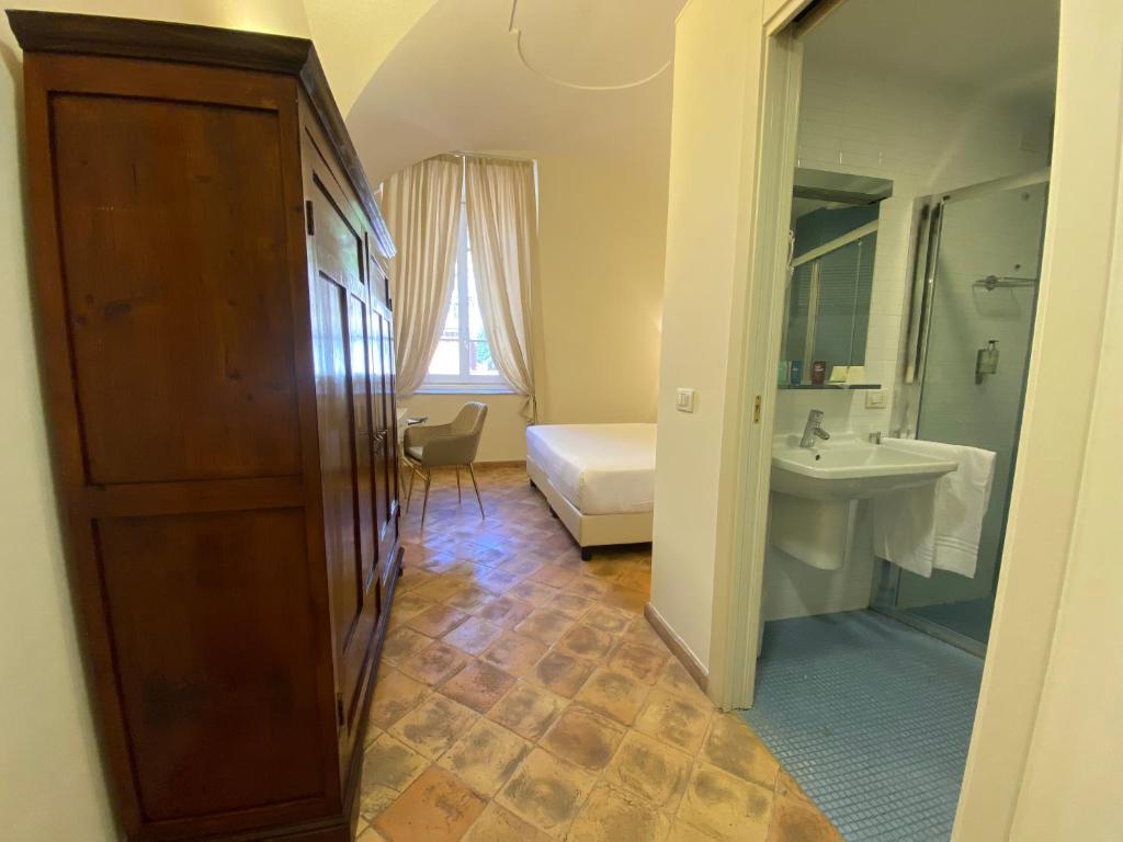 Koupelna v ubytování Basilica Hotel