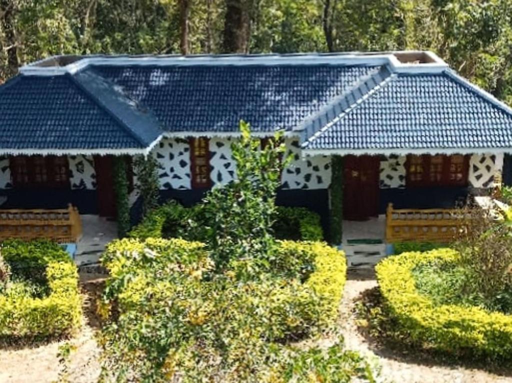 un modello di casa in giardino di Kuruva Castle Cottages - Experience Nature & Wildlife a Chegāt