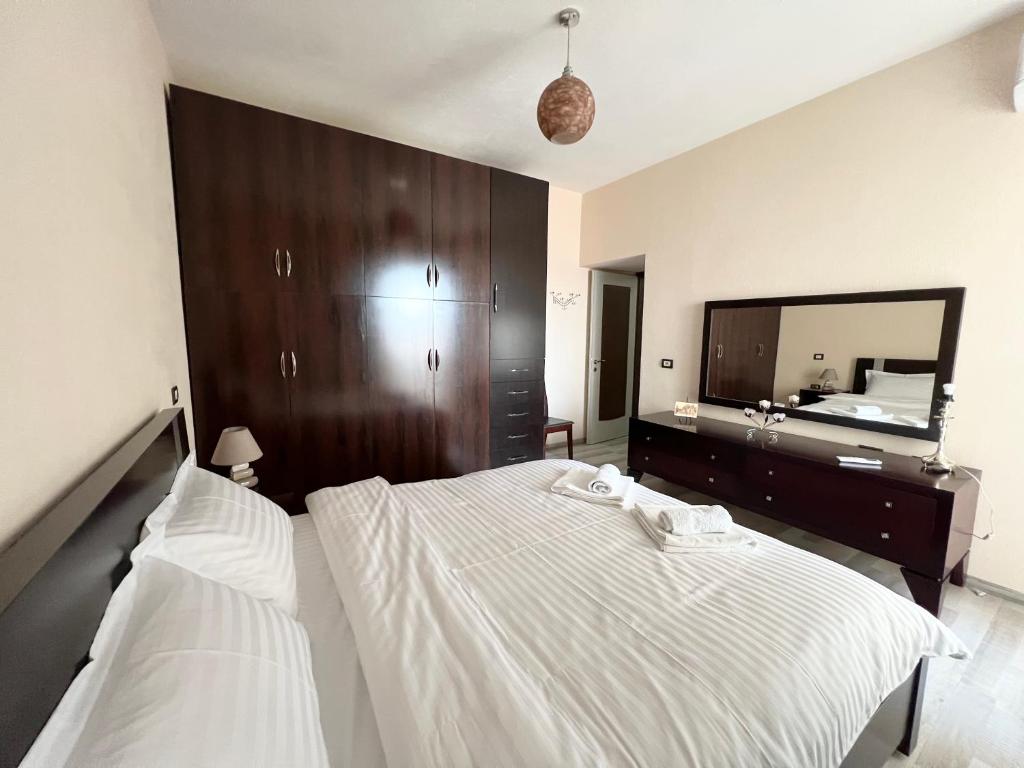 Postel nebo postele na pokoji v ubytování Downtown Apartment