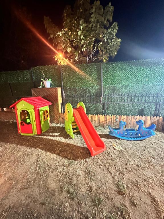 Herní místnost nebo prostor pro děti v ubytování Yeşil Panjurlu Bahçeli Villa