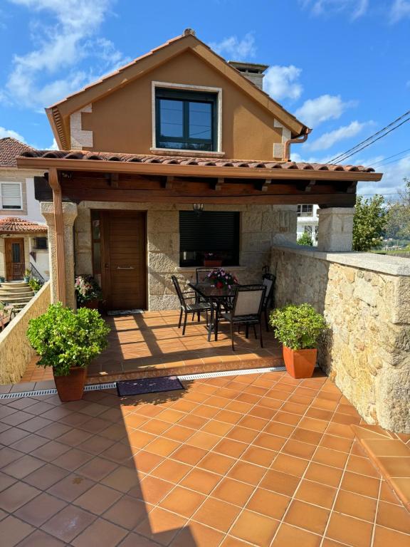 a house with a patio with a roof at Casa Costeira in Redondela