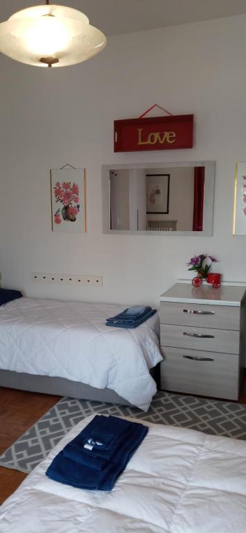 A bed or beds in a room at Sara