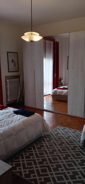 A bed or beds in a room at Sara