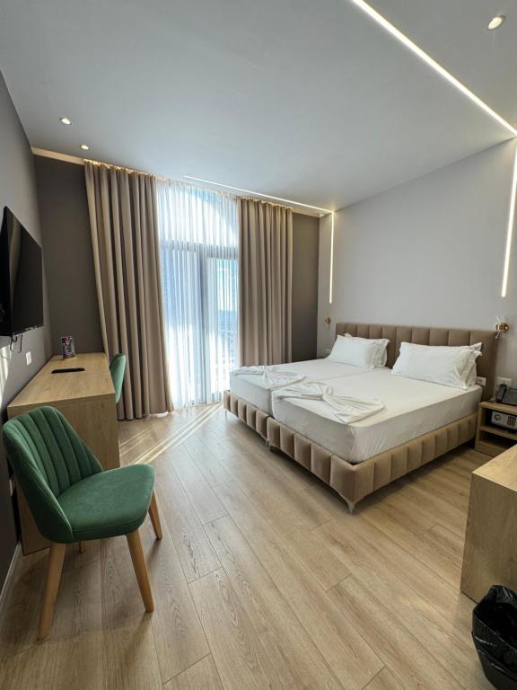 Postel nebo postele na pokoji v ubytování Hotel Panorama & Spa Elbasan