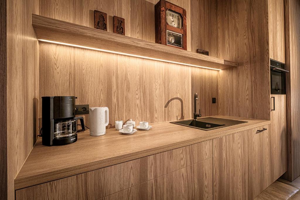 A kitchen or kitchenette at Guesthouse Gillis7