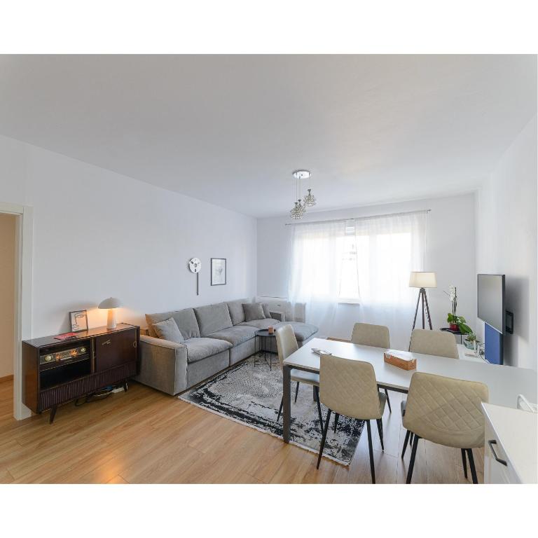 Posezení v ubytování Spike Jonze Apartment