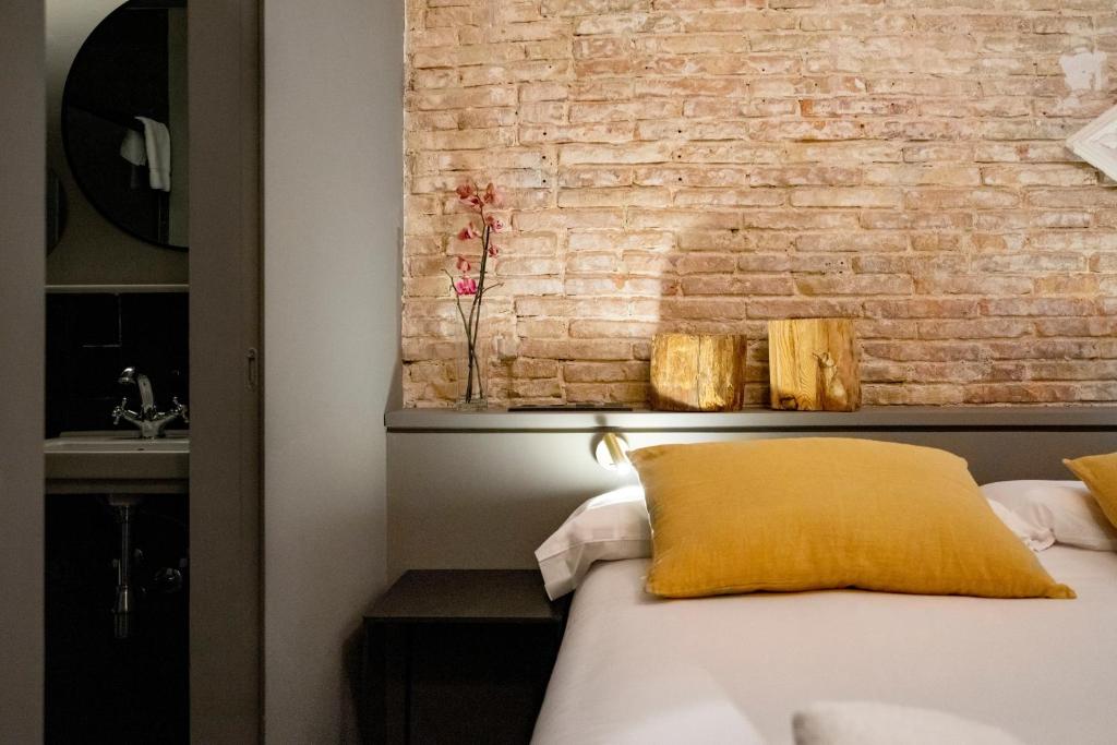 Hostal Porxos Garden - 8