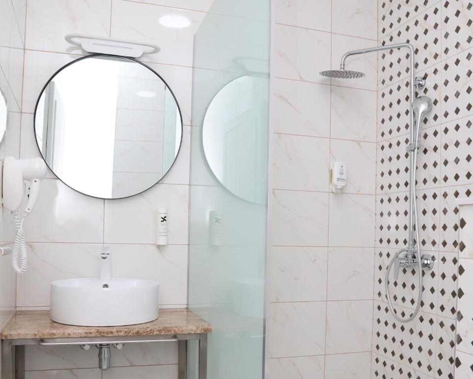 Koupelna v ubytování Sky Hotel