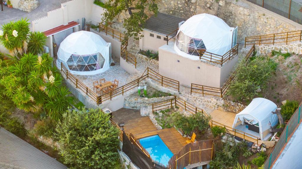 Bazén v ubytování AAA View Private Terrace Outdoor Heated Hot Tub Family Fun nebo v jeho okolí
