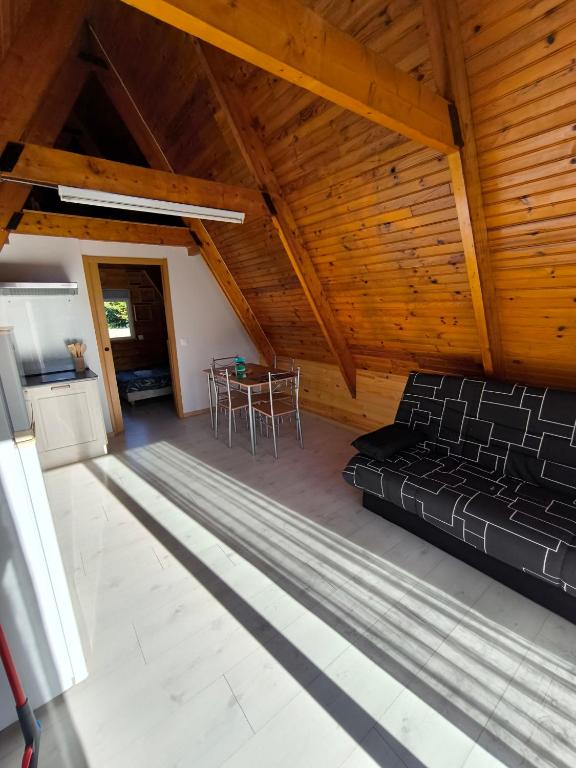 Posezení v ubytování Petit chalet avec terrasse