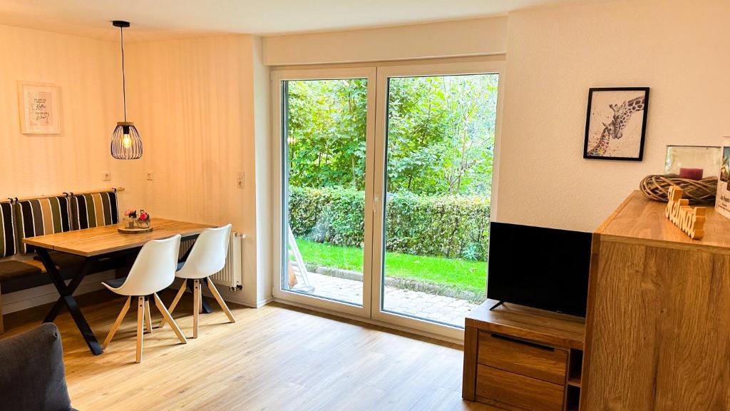 a living room with a dining table and a television at Ferienwohnung Repetal in Attendorn