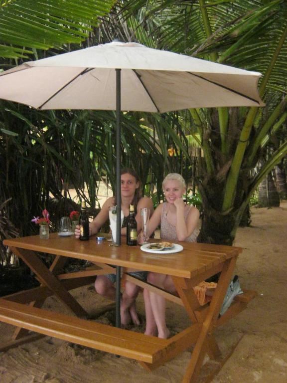 Arcade Beach Hotel - 1