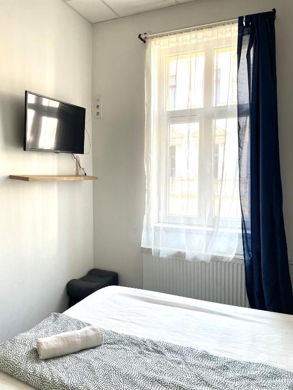 Posteľ alebo postele v izbe v ubytovaní Aradi Rooms with Private bathroom in the City Centre