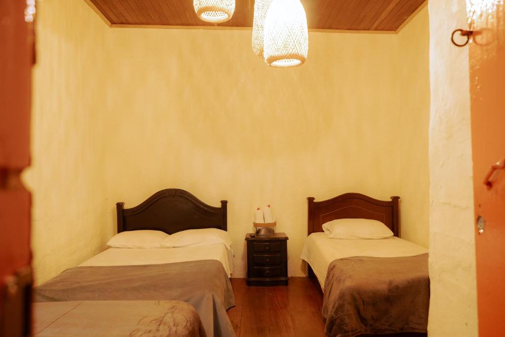 Postel nebo postele na pokoji v ubytování Hotel Colonial Abejorral