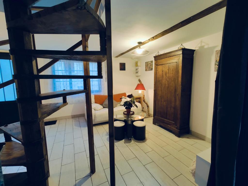 Petit gîte Montbazon - One-Bedroom House