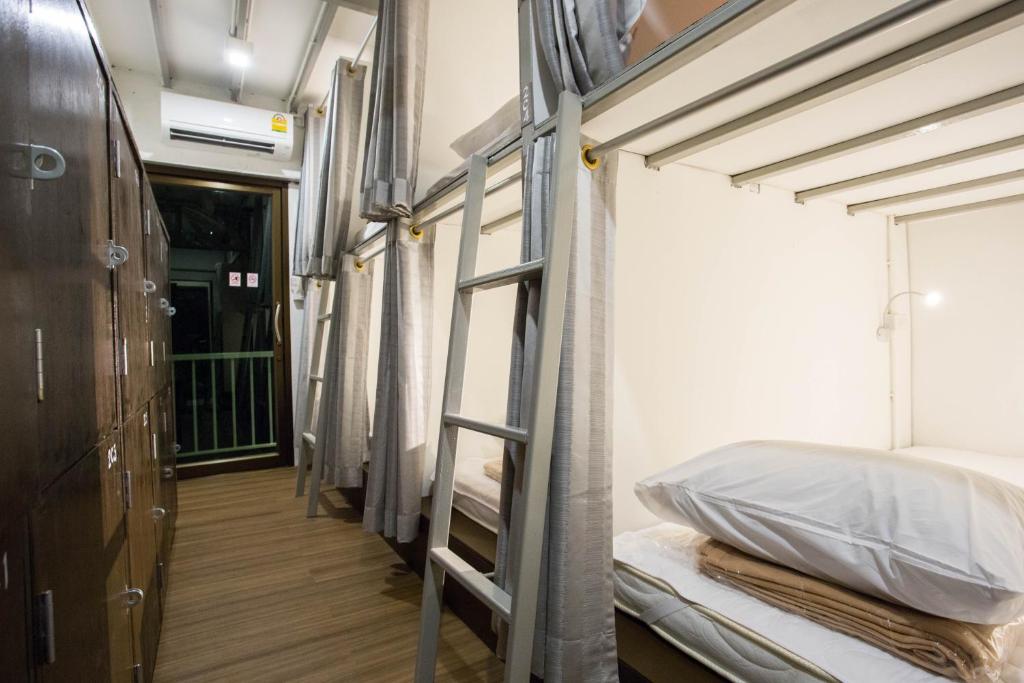 Llit o llits en una habitació de A Plus Hotel