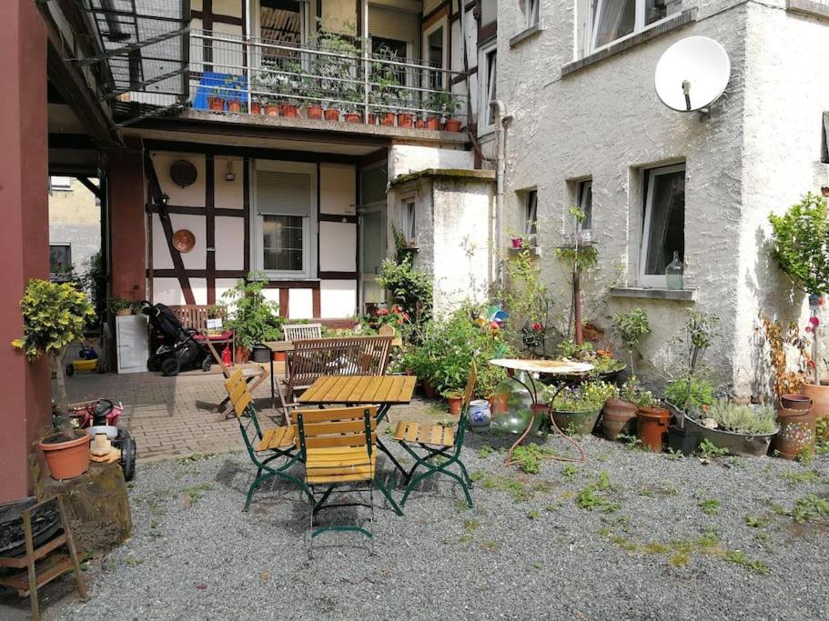 O grădină în afara Ferienwohnung am Nibelungensteig unter der Burg