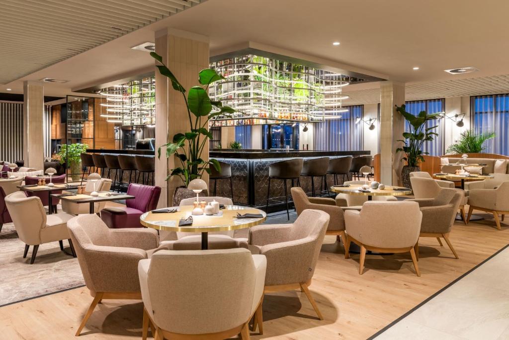 AC Hotel by Marriott Inverness - Resim 39