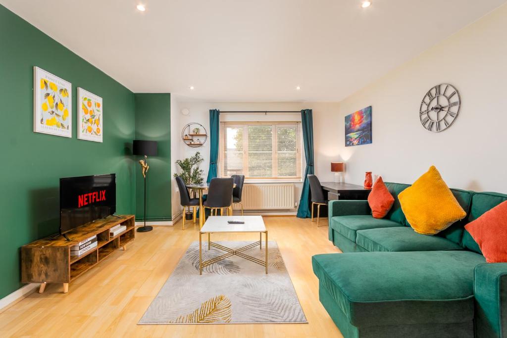 Χώρος καθιστικού στο Central Coventry Flat Free Parking Sleeps 6