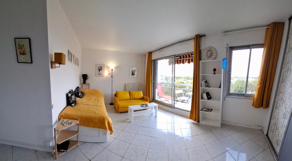 Posezení v ubytování Le Belvédère - Studio Lumineux - Vue & Terrasse
