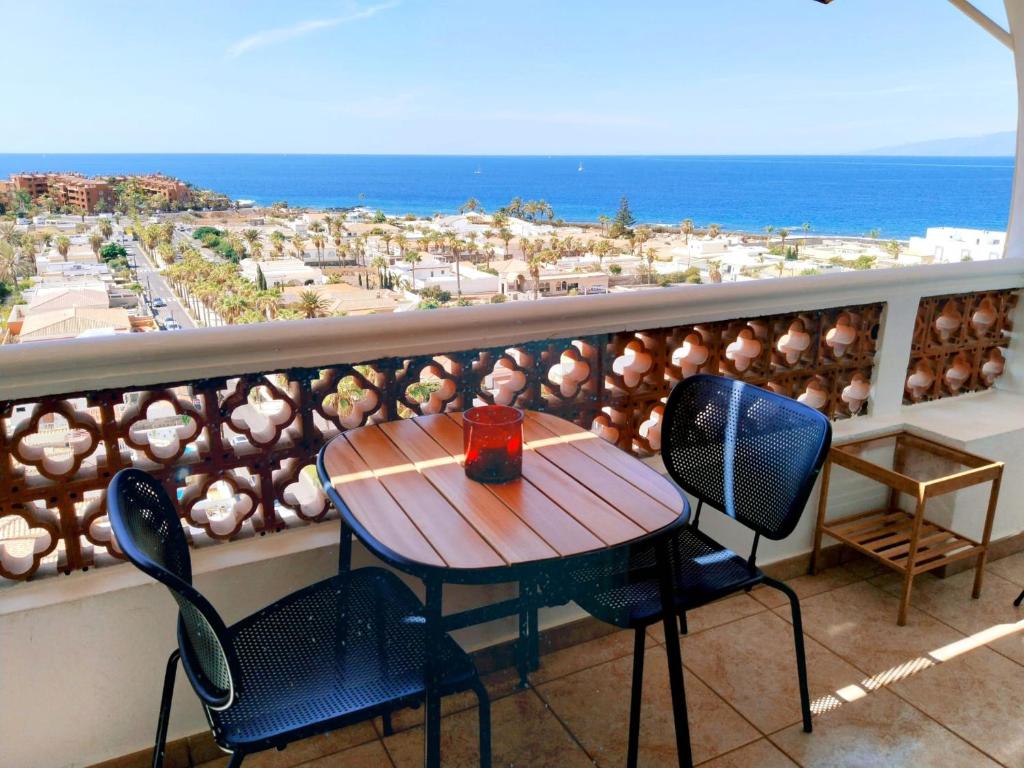 Μπαλκόνι ή βεράντα στο Palm-Mar Appartement Celeste 250m de l'ocean vue mer panoramique