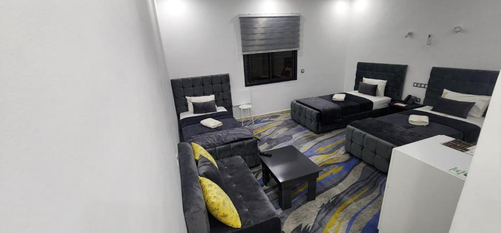 فندق الشموخ Hotel Al Shmokh - Basic Triple Room