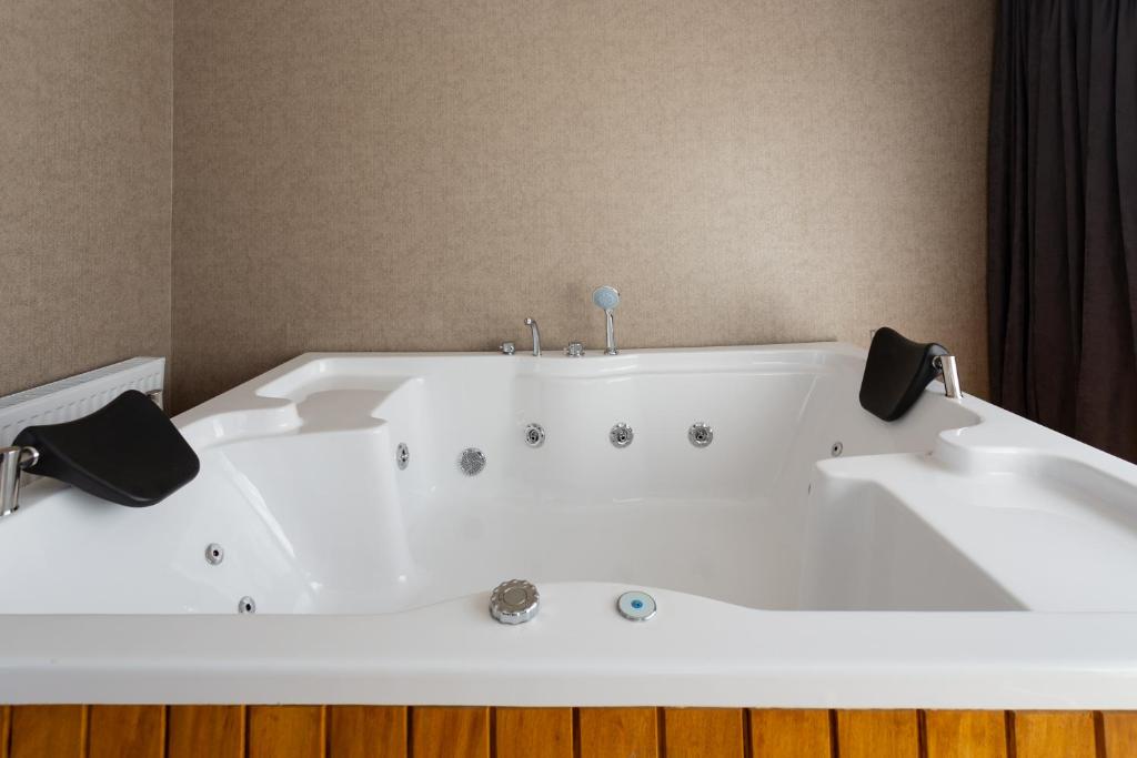 Atm Suit Otel - Double Room With Spa Bath