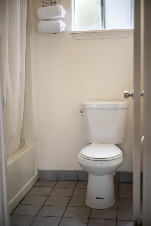 Deluxe Inn photo