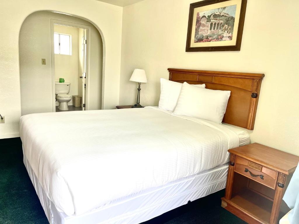 Deluxe Inn photo