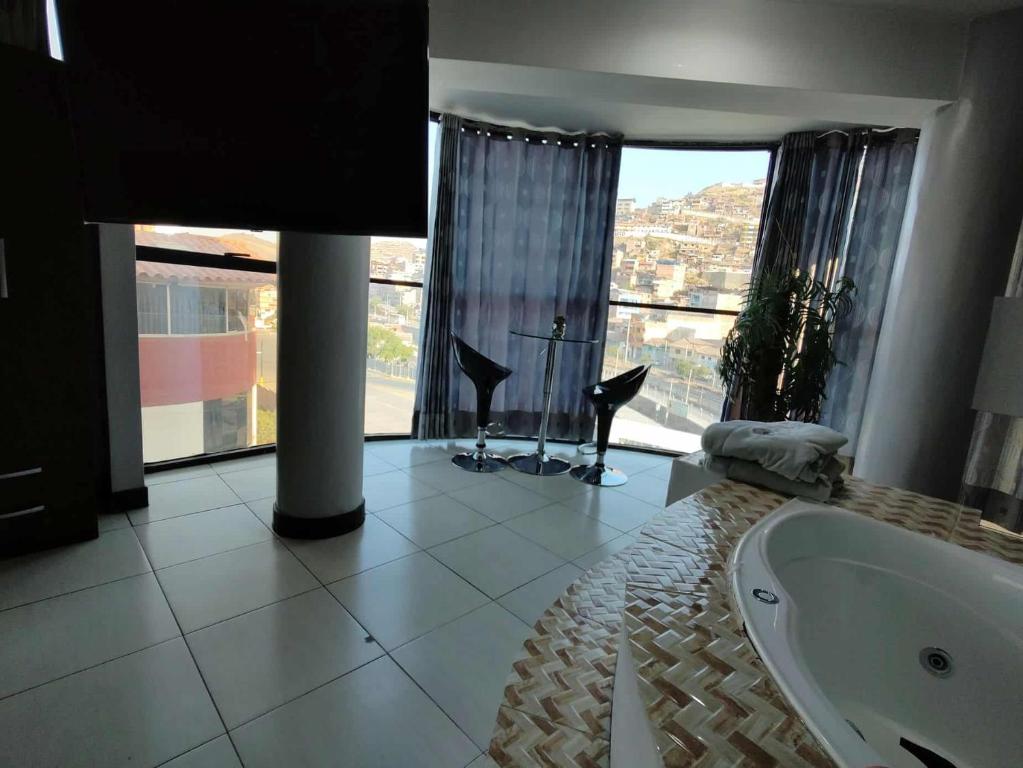 Nespecifikovaný výhled na hory nebo výhled na hory při pohledu z hotelu
