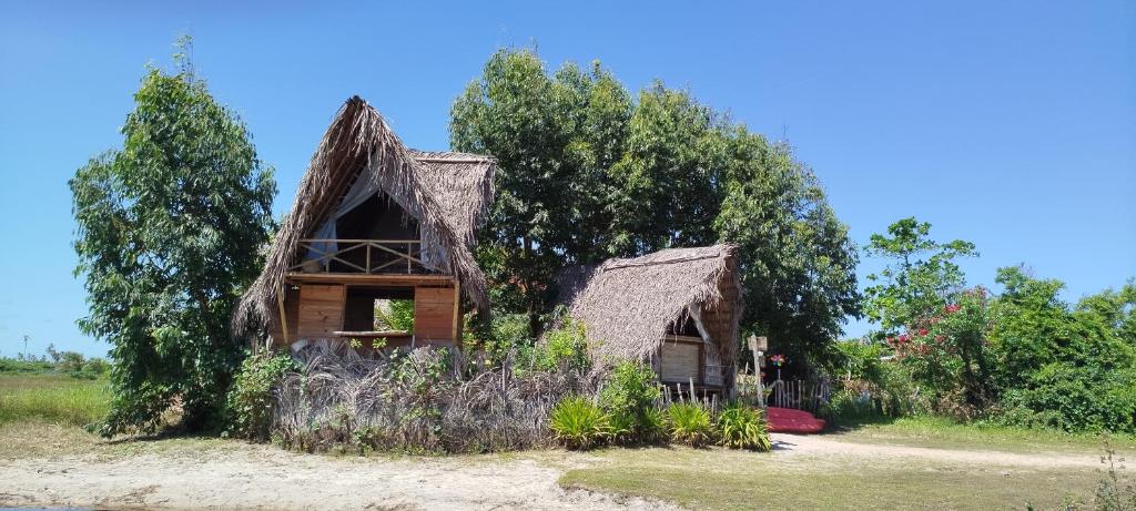 a small house in the middle of a field at Flor da Aldeia Eco Hospedaria in Camaçari