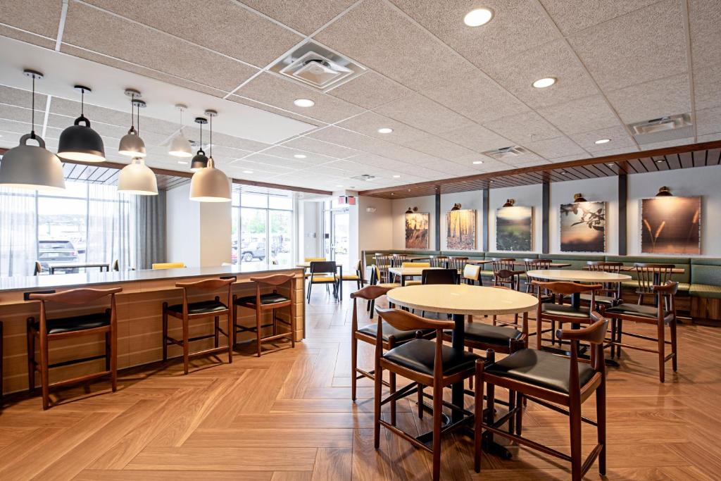 Fairfield Inn & Suites By Marriott Duluth Waterfront photo