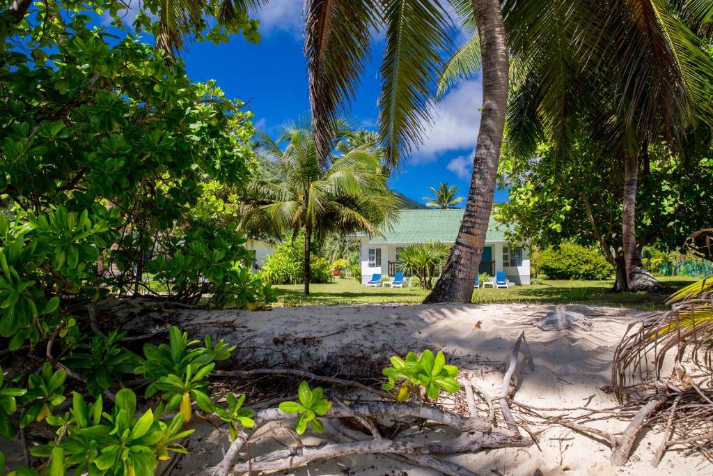 Chalets d'Anse Forbans SelfCatering - Bungalow Am Strand